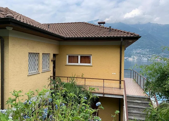 Maggiore- Casa Roccia-ferienwohnung In Pino Sulla Sponda Apartamento